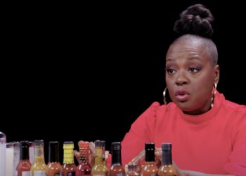 Viola Davis Details Intense Training She Did for ‘The Woman King’ Role on ‘Hot Ones’