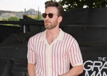 Chris Evans Named ‘People’ Magazine’s Sexiest Man Alive, Says Mom Will Be ‘So Happy’