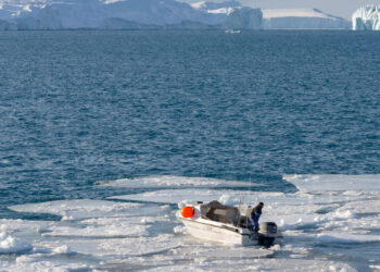 200 Fishermen Rescued From Iceberg That Broke From Shore, Wanted to Keep Fishing
