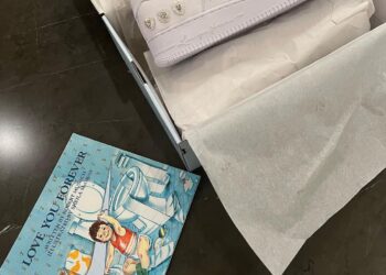 Drake Naming His New Air Force 1 After His Favourite Robert Munsch Book Is A Wholesome Canadian Moment