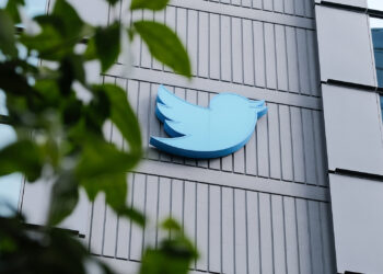 Top Twitter Execs Resign Amid Elon Musk’s Tumultuous Takeover, Prompting FTC Concern