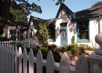 Average Rent In Canada Rises Over $2,000 For the First Time