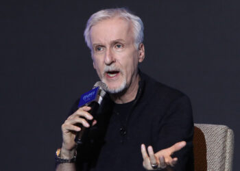 James Cameron Caught Flipping Off Fans After Not Signing Autographs
