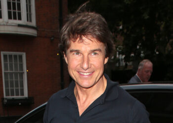 Watch Tom Cruise Jump Out of Plane to Thank Fans for Supporting ‘Top Gun: Maverick’