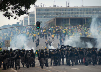 At Least 1,200 Arrested in Brazil’s Anti-Democracy Riots, Video Shows People Storming Government Buildings :heavy_c