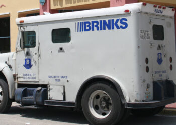 NYPD Searching for 3 Suspects Who Stole $300,000 From Brinks Truck in Brooklyn