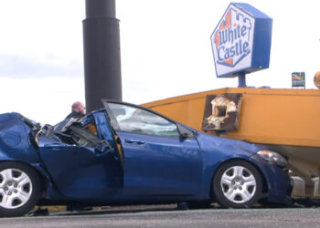 72-Year-Old Woman Dead and Two Injured After Denny’s Sign Falls on Car in Kentucky