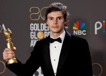 Evan Peters Slammed by Mother of Jeffrey Dahmer Victim Over Golden Globes Speech