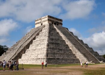 Video Shows Tourist Being Hit on the Head With Stick After Climbing Pyramid in Mexico
