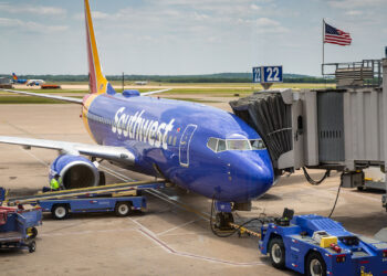 Man Sues Southwest Over Cancelled Flights, Says Airline Owes Customers $5 Million in Refunds