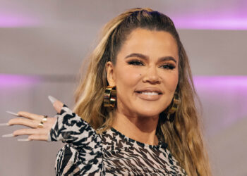 Khloé Kardashian Kindly Handles Troll Rudely Asking About Surgery Scar on Face