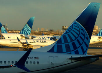 Battery Catches Fire on United Airlines Flight, Four People Hospitalized