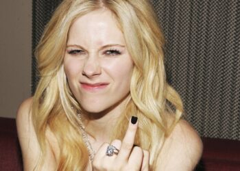 Quebec Judge Rules Canadians Have “God-Given” Right to Give the Middle Finger