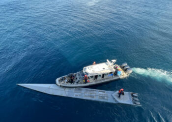 2 Dead Bodies and Nearly 3 Tons of Cocaine Found on Submarine Seized by Colombian Navy