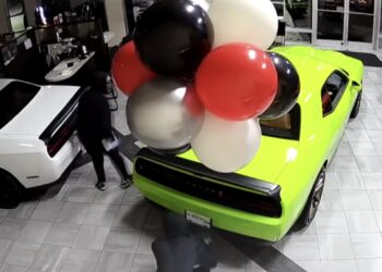 Footage Shows 6 Dodge Challenger Hellcats Being Stolen From Dealership in Under a Minute