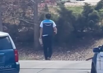 Video Shows Amazon Delivery Driver Dropping Off Package During Police Standoff