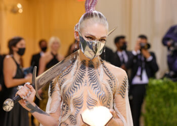 Grimes and Elon Musk Change Their 1-Year-Old Daughter’s Name To “Y”