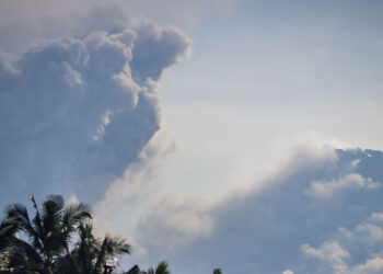 Watch Indonesia’s Mount Merapi Volcano Erupt, Sending Mixture of Lava and Gas for Miles