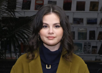 Selena Gomez Says She Has a ‘Heavy Heart,’ Asks Fans to ‘Be Kinder’ After Hailey Bieber Drama