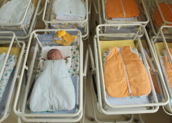 Sperm Donor Who Fathered About 550 Children Faces Lawsuit for Increasing Risk of Accidental Incest