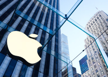 Here’s How People Are Reacting to Apple’s Touchscreen AirPods Case Patent