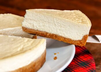 Woman Convicted of Trying to Poison Lookalike Friend With Laced Cheesecake Gets 21-Year Sentence