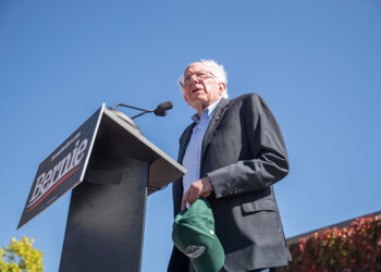 Bernie Sanders Introduces Proposal to Raise Minimum Wage and Warns of Political Consequences