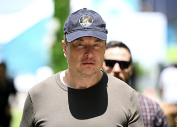 Elon Musk Says He’s Hired His Replacement for Twitter CEO: ‘She Will Be Starting in [About] 6 Weeks’